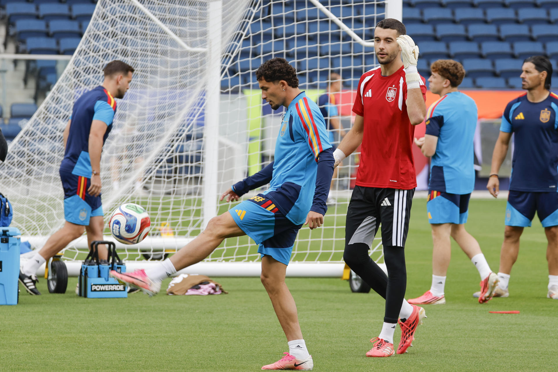 Yeremy (c) de España participa en un entrenamiento, previo al próximo partido del Mundial de la FIFA 2026. EFE/ Lavandeira Jr