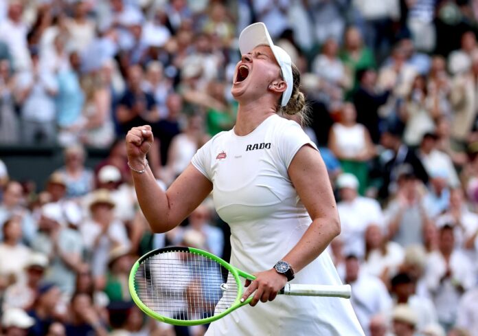 Barbora Krejcikova, de la República Checa, celebra su victoria en el partido de segunda ronda del torneo individual femenino de Wimbledon contra Mirra Andreeva, de Rusia, en Londres. EFE/EPA/NEIL HALL
