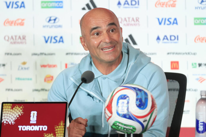 El seleccionador de Portugal, el español Roberto Martínez, habla en rueda de prensa en Toronto (Canadá) antes del partido con Croacia del Mundial 2026. EFE/Bienvenido Velasco

