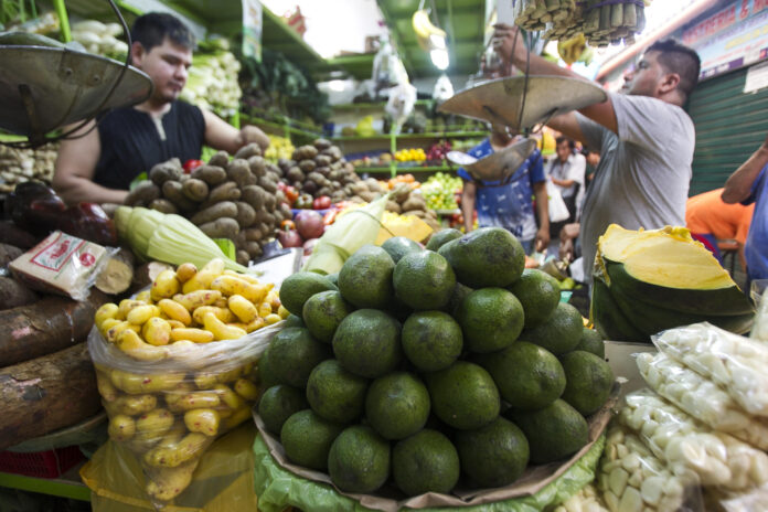 Fotografía de archivo de un mercado de verduras en Lima (Perú). EFE/Eduardo Cavero
