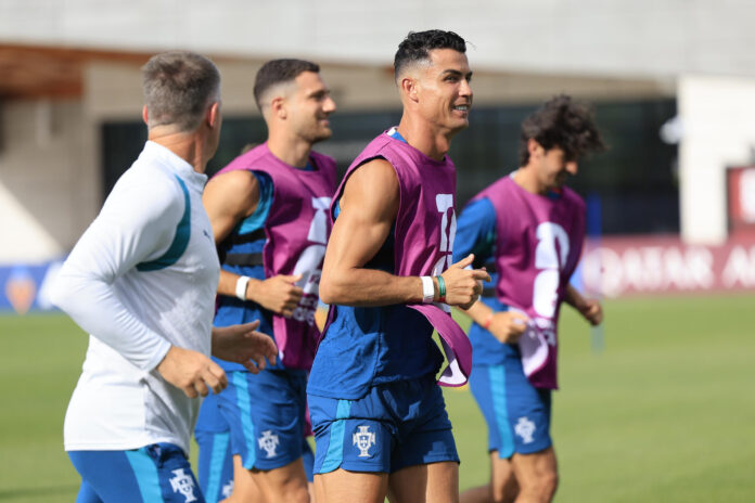 Cristiano Ronaldo encabeza el entrenamiento de Portugal este miércoles, como preparación para el partido contra Croacia por los dieciseisavos de final del Mundial 2026 en Toronto (Canadá). EFE/Bienvenido Velasco
