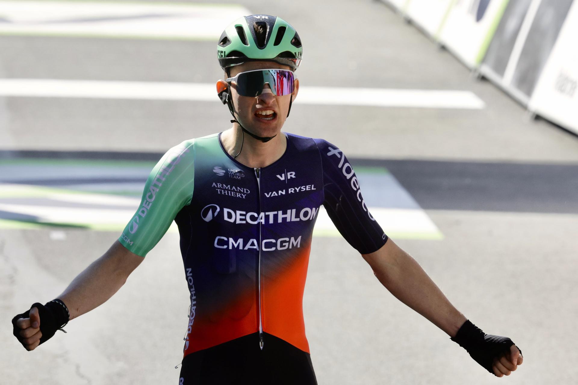 El ciclista francés Paul Seixas en una imagen de archivo. EFE/EPA/OLIVIER MATTHYS
 
//////////
 
Huy (Belgium), 22/04/2026.- French cyclist Paul Seixas of Decathlon CMA CGM Team celebrates winning the Fleche Wallonne one-day cycling classic over 200km from Herstal to Huy, Belgium, 22 April 2026. (Ciclismo, Decatlón, Bélgica) EFE/EPA/OLIVIER MATTHYS
