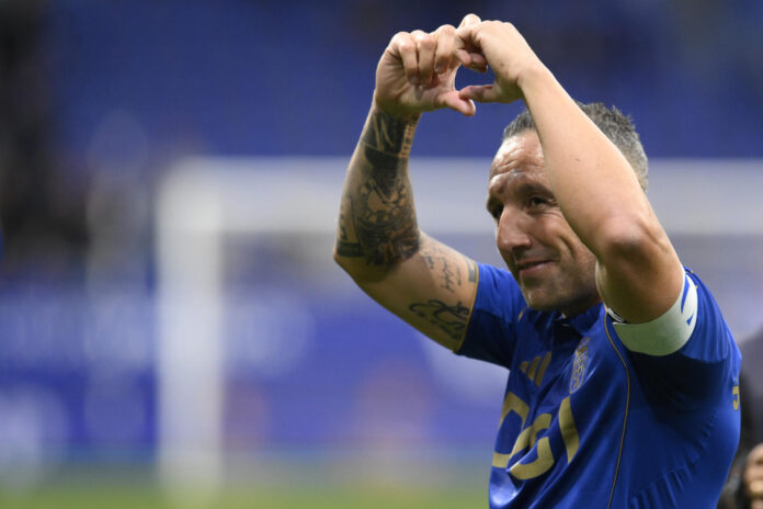 El centrocampista del Oviedo Santi Cazorla en una imagen de archivo de esta temporada. EFE/ Eloy Alonso
