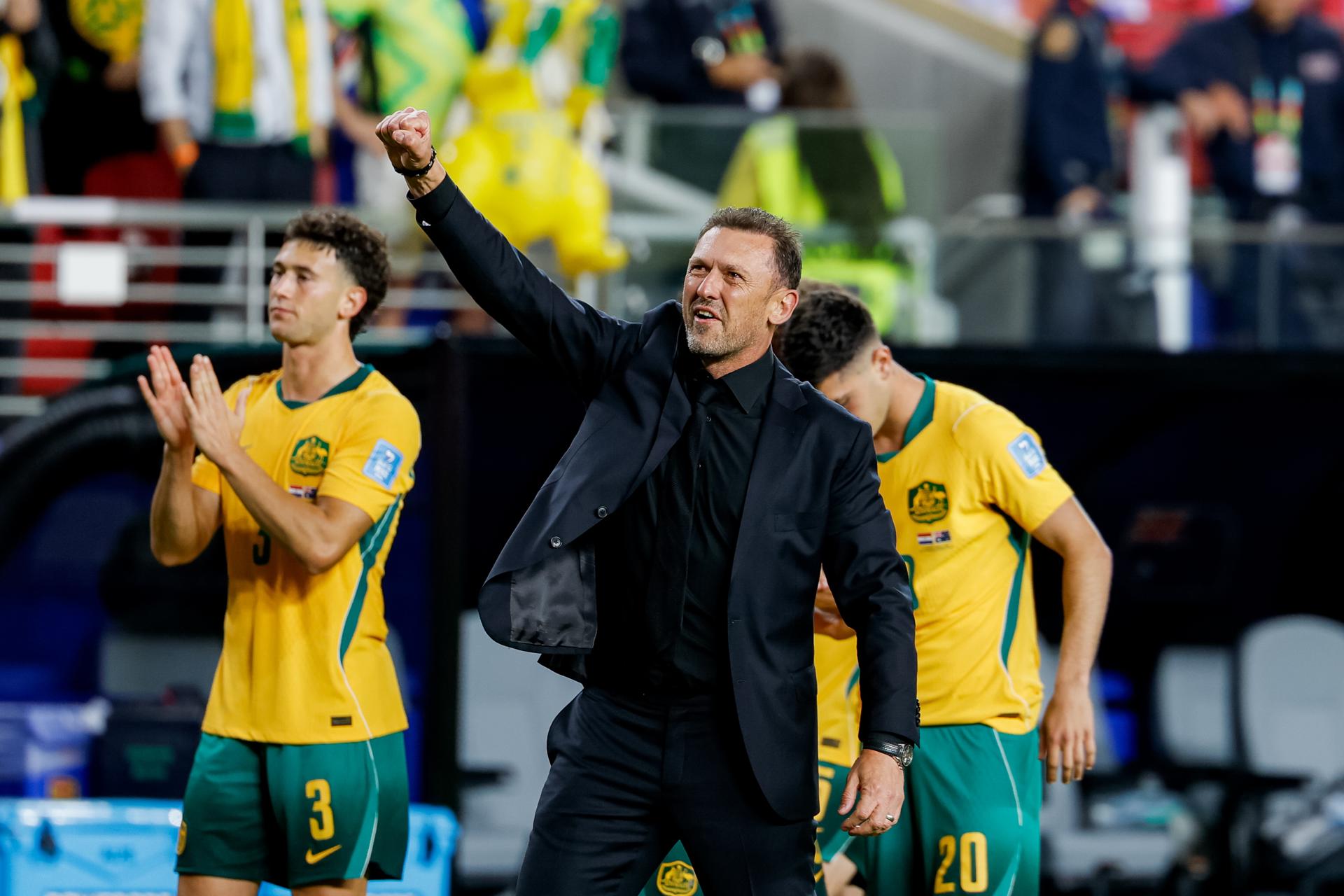 Tony Popovic (c), seleccionador de Australia. EFE/EPA/Jason Henry EDITORIAL USE ONLY AUSTRALIA AND NEW ZEALAND OUT
