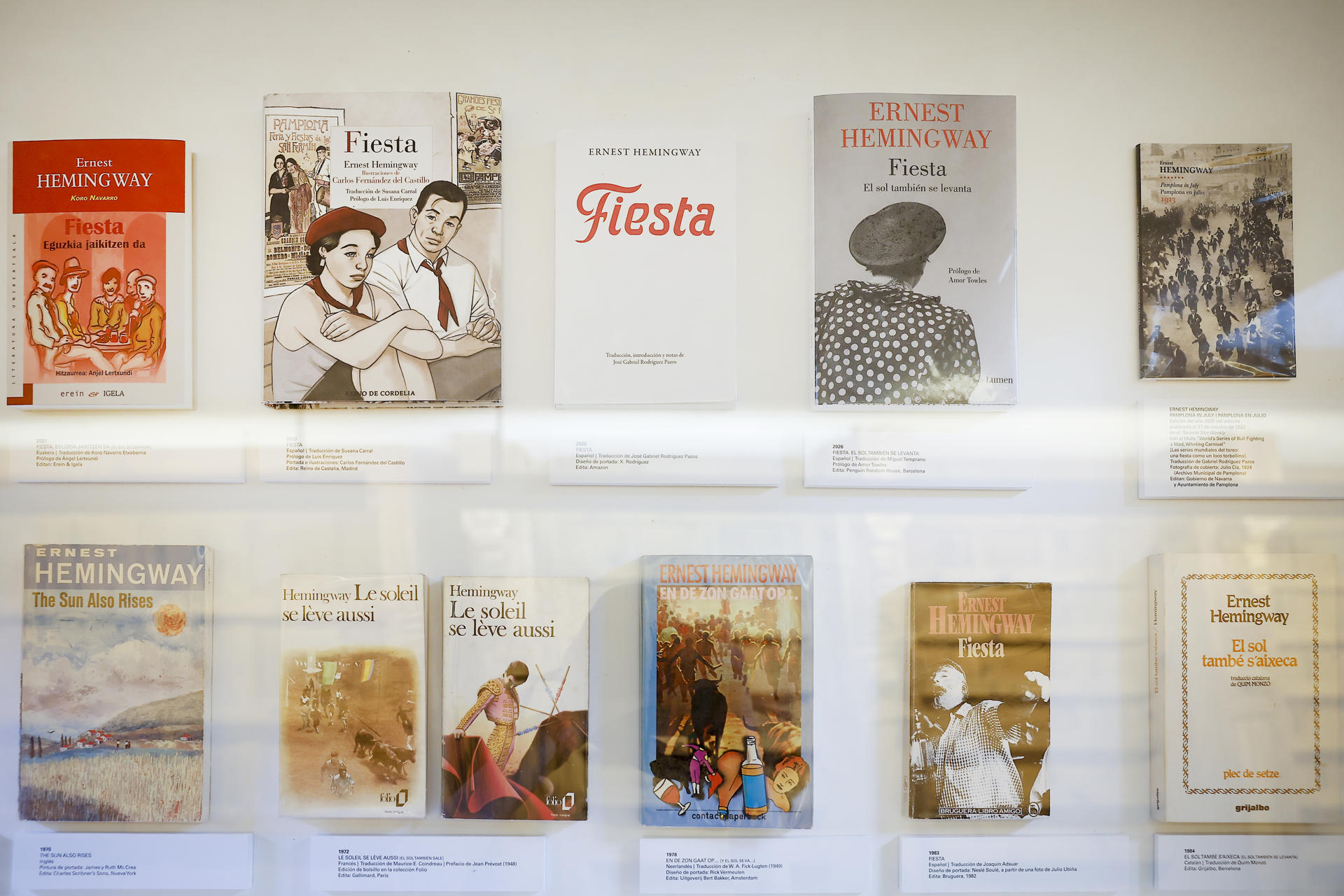 Viste de la exposición 'Fiesta 100 años' que acoge el Civivox Condestable de Pamplona. EFE/Villar López