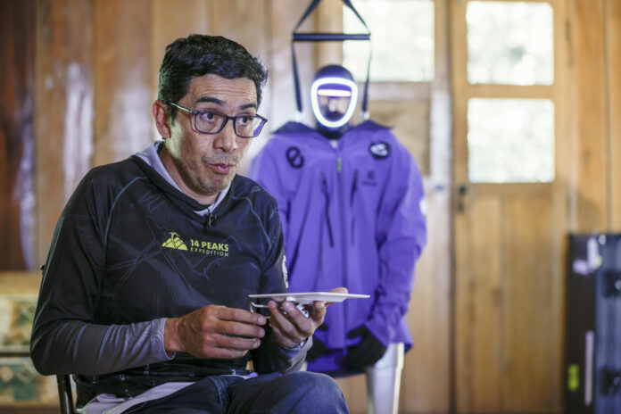 Fotografía del 24 de Junio de 2026 de Oswaldo Freire (Ossi) hablando en una entrevista con EFE en Quito (Ecuador). EFE/ José Jácome
