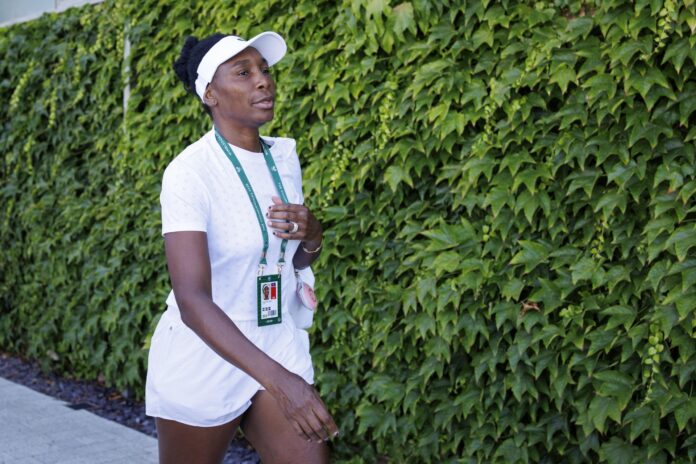 La estadounidense Venus Williams, ganadora de siete títulos individuales de Grand Slam, en Wimbledon. EFE/EPA/TOLGA AKMEN
