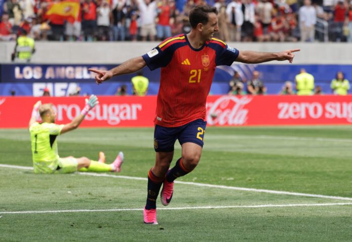 Mikel Oyarzabal de España celebra un gol en un partido por los dieciseisavos de final del Mundial de la FIFA 2026 entre España y Austria en el estadio SoFi en Los Ángeles (Estados Unidos). EFE/EPA/CHRISTOPHER TORRES
