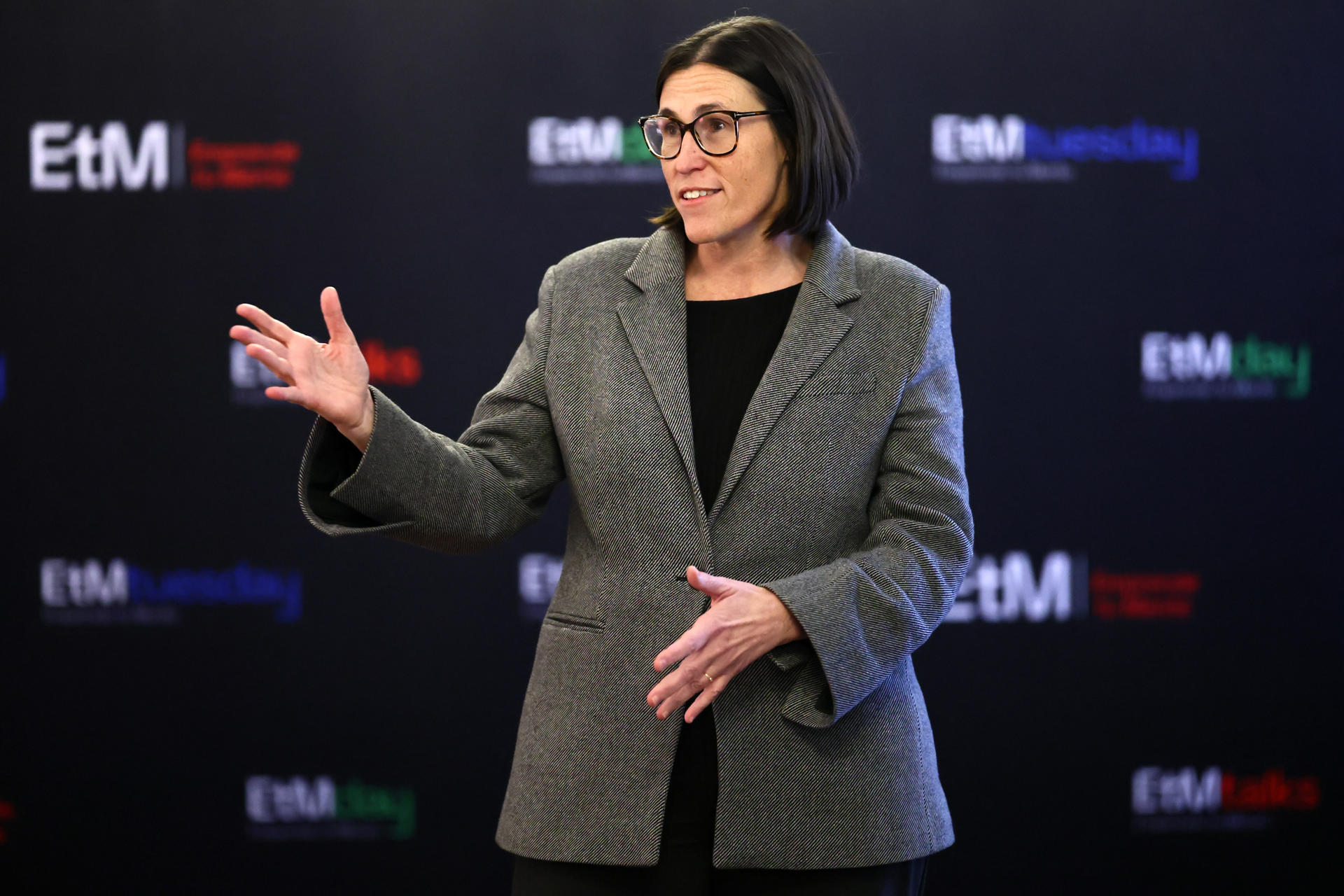 La embajadora de España en Chile, Laura Oroz, fue captada este 2 de julio al intervenir durante la presentación de España como país invitado de honor al evento 'Emprende Tu Mente Day' (EtM Day) que se desarrollará en noviembre próximo en la capital chilena. EFE/Javier Torres