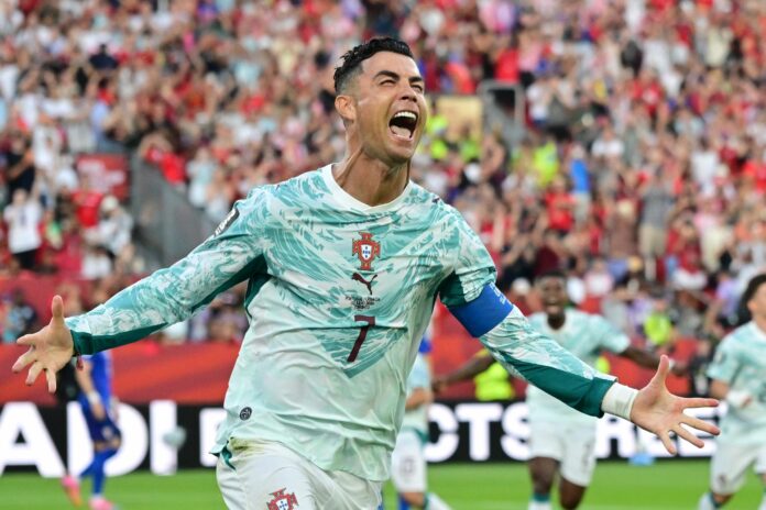 Cristiano Ronaldo, de Portugal, celebra tras marcar un gol durante el partido de los dieciseisavos de final del Mundial 2026 entre Portugal y Croacia en Toronto (Canadá). EFE/EDUARDO LIMA
