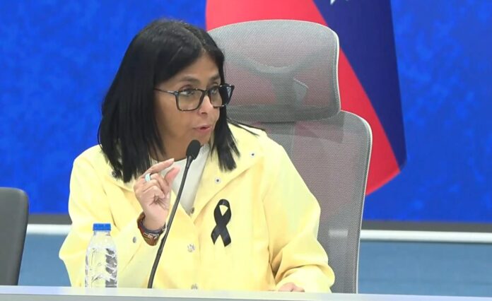 La presidenta encargada de Venezuela, Delcy Rodríguez, habla durante una rueda de prensa este jueves, donde agradeció a los 147 países y a 