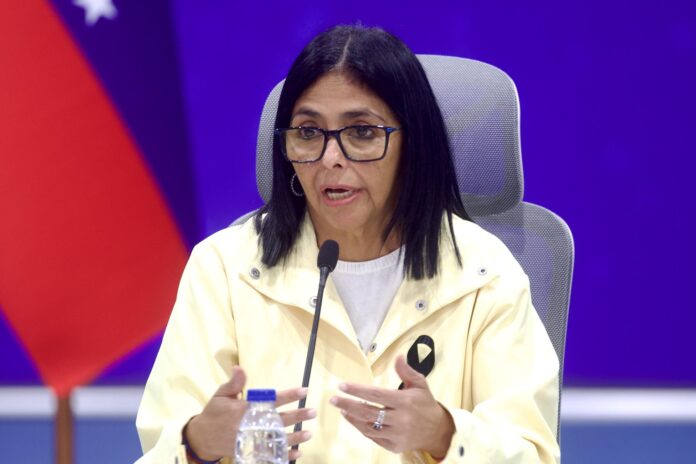 La presidenta encargada de Venezuela, Delcy Rodríguez, fue captada este 2 de julio, durante una rueda de prensa, en Caracas (Venezuela). EFE/Iván Cárdenas
