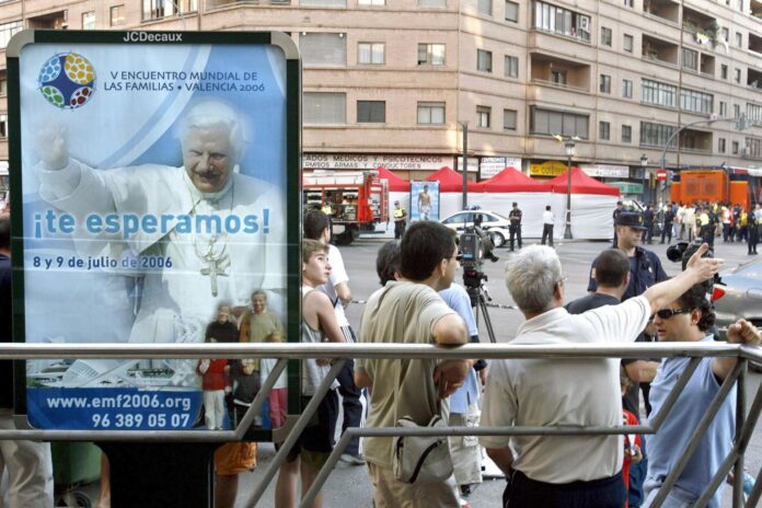 Vista de la estación de metro de Jesús, en Valencia, España, donde murieron 43 personas y otras 47 resultaron heridas al descarrilar y volcar dos vagones de la línea 1 del Metro. EFE/Laurent Gillieron/Archivo
