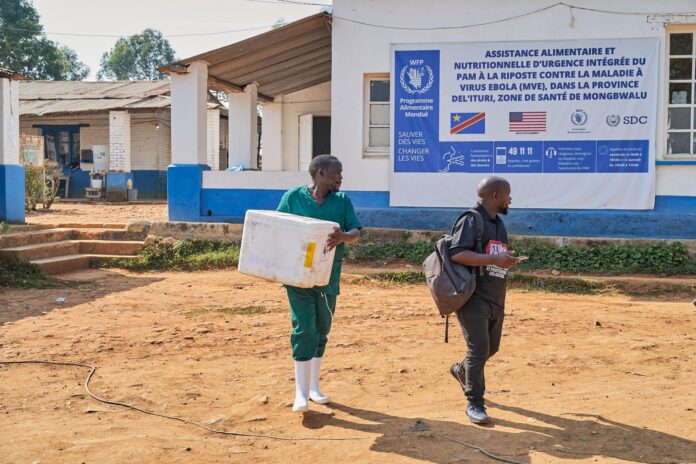 Carteles de prevención del ébola en el hospital de Mongbwalu, Ituri, República Democrática del Congo, en una imagen del 26 de junio de 2026 (publicada el 30 de junio de 2026). EFE/EPA/DIEUDONNE DIROLE
