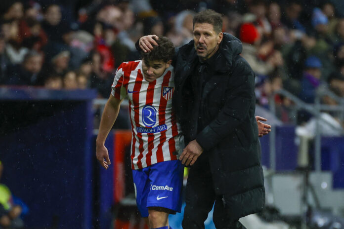 Simeone y Julián Alvarez, en una foto de archivo durante un partido de esta temporada. EFE/Juanjo Martín
