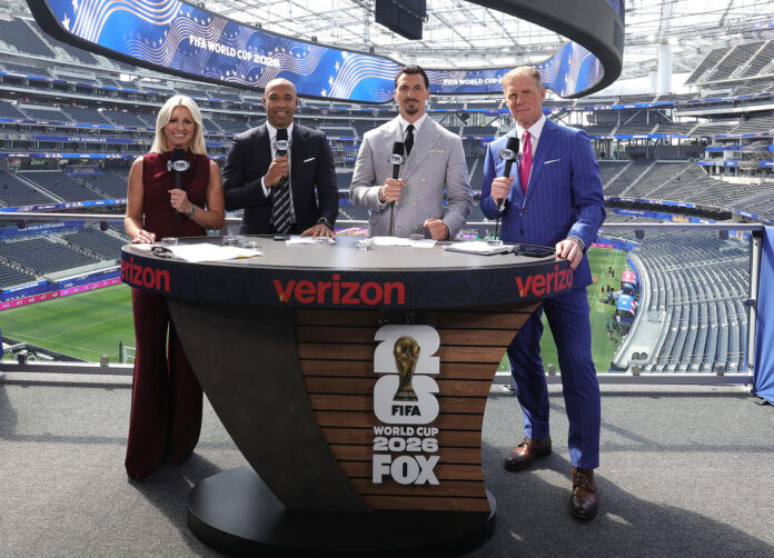 Zlatan Ibrahimovic, (2d), junto a los comentaristas Rebecca Low, Thierry Henry, y Alexi Lalas, en el Sofi Stadium de Los Ángeles el pasado día 11 de junio. EFE/Cedida por FOX SPORTS  Uso Editorial No Ventas
