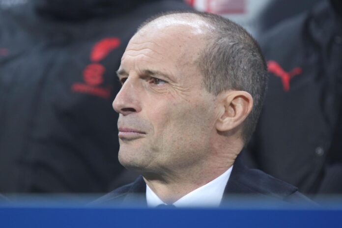 Fotografía de archivo del pasado 2 de enero, en la que puede verse al técnico italiano Massimiliano Allegri, entonces al frente del Milan, durante un partido. EFE/FABIO MURRU
