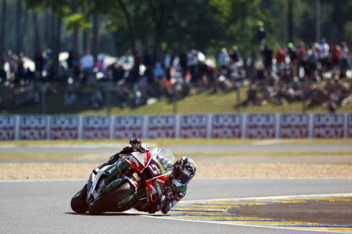 Fotografía de archivo del pasado 8 de mayo, en la que puede verse al piloto francés Johann Zarco, durante un entrenamiento de MotoGP. EFE/ YOAN VALAT
