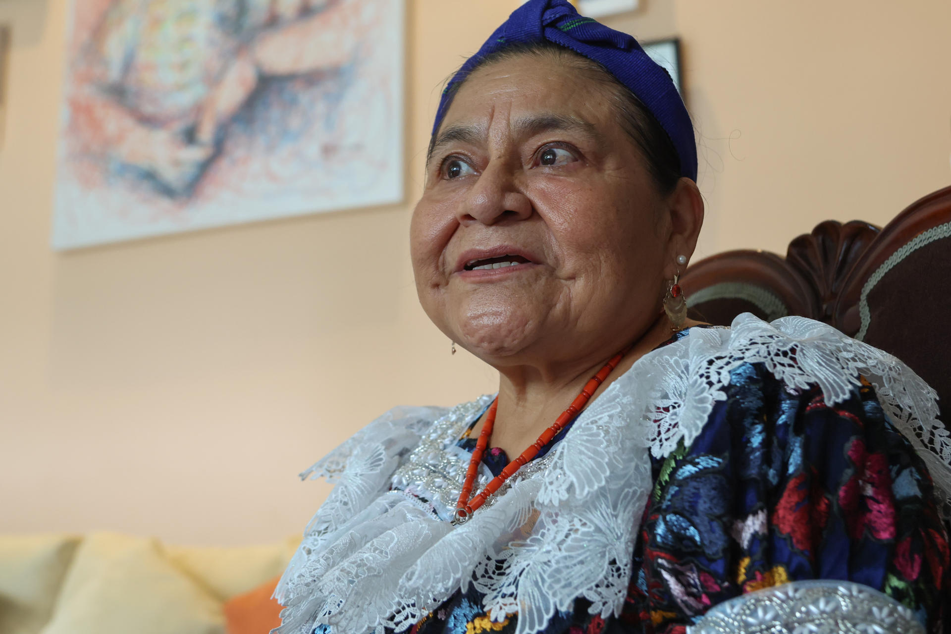 Fotografía del 24 de junio de 2026 que muestra a la Premio Nobel de la Paz 1992, la guatemalteca Rigoberta Menchú Tum, hablando durante una entrevista con EFE, en Ciudad de Guatemala (Guatemala). EFE/ Mariano Macz
