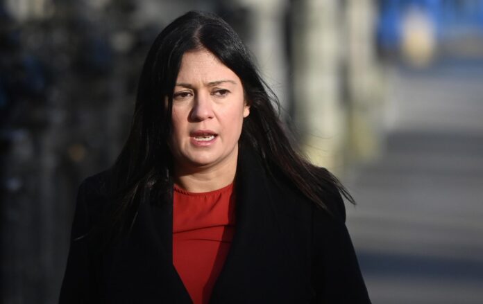 Imagen de archivo de Lisa Nandy, ministra británica de Cultura, Medios de Comunicación y Deporte, quien ha anunciado el abandono de la red social X por considerar que no es saludable para la democracia. EFE/EPA/NEIL HALL/Archivo
