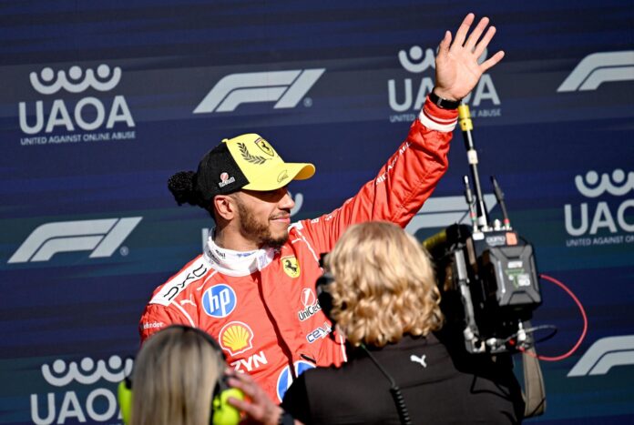 SILVERSTONE (Reino Unido), 03/07/2026.- El séptuple campeón del mundo inglés Lewis Hamilton (Ferrari), que dominó de forma espectacular la primera jornada del Gran Premio de Gran Bretaña, el noveno del Mundial de F1, en el circuito de Silverstone (Inglaterra); en el que encabezó todas las tablas de tiempos y donde este sábado arrancará primero en la prueba sprint. EFE/EPA/PETER POWELL
