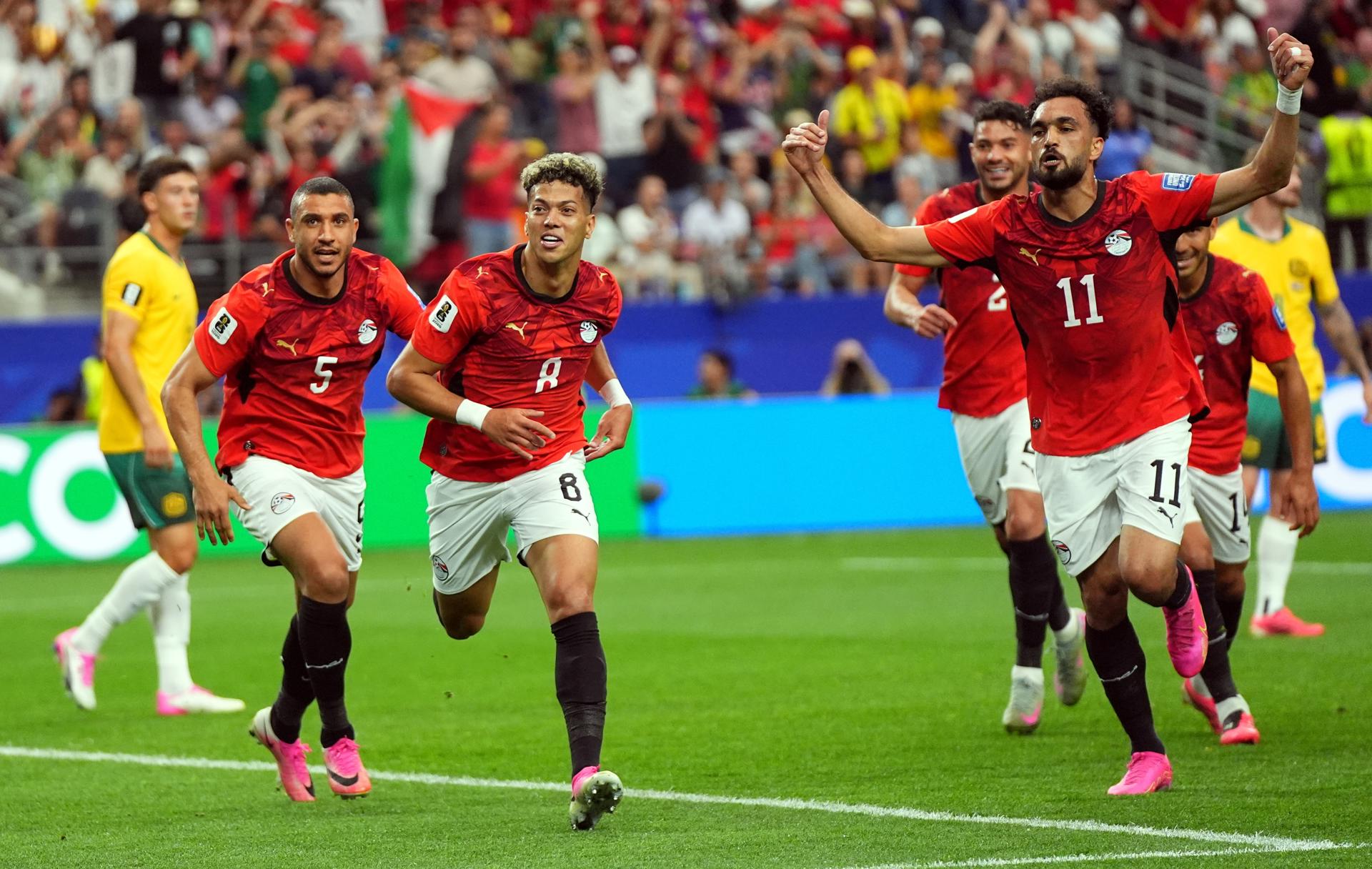 Los jugadores de Egipto celebran el 1-0 ante Australia en los dieciseisavos del Mundial. EFE/Mariscal
