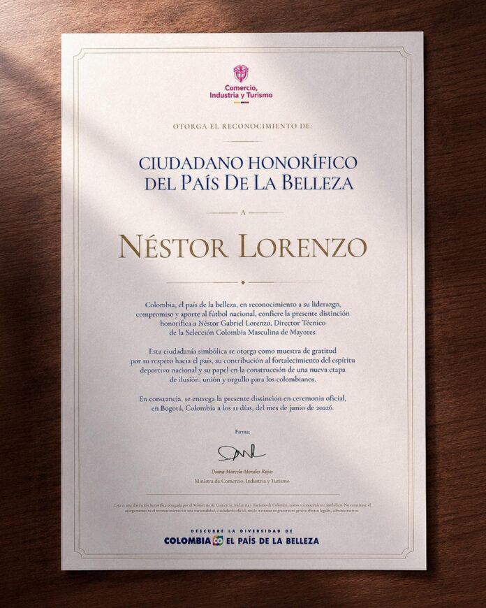 Fotografía publicada en la cuenta de X del Ministerio de Comercio de Colombia @MincomercioCo que muestra un documento con la 