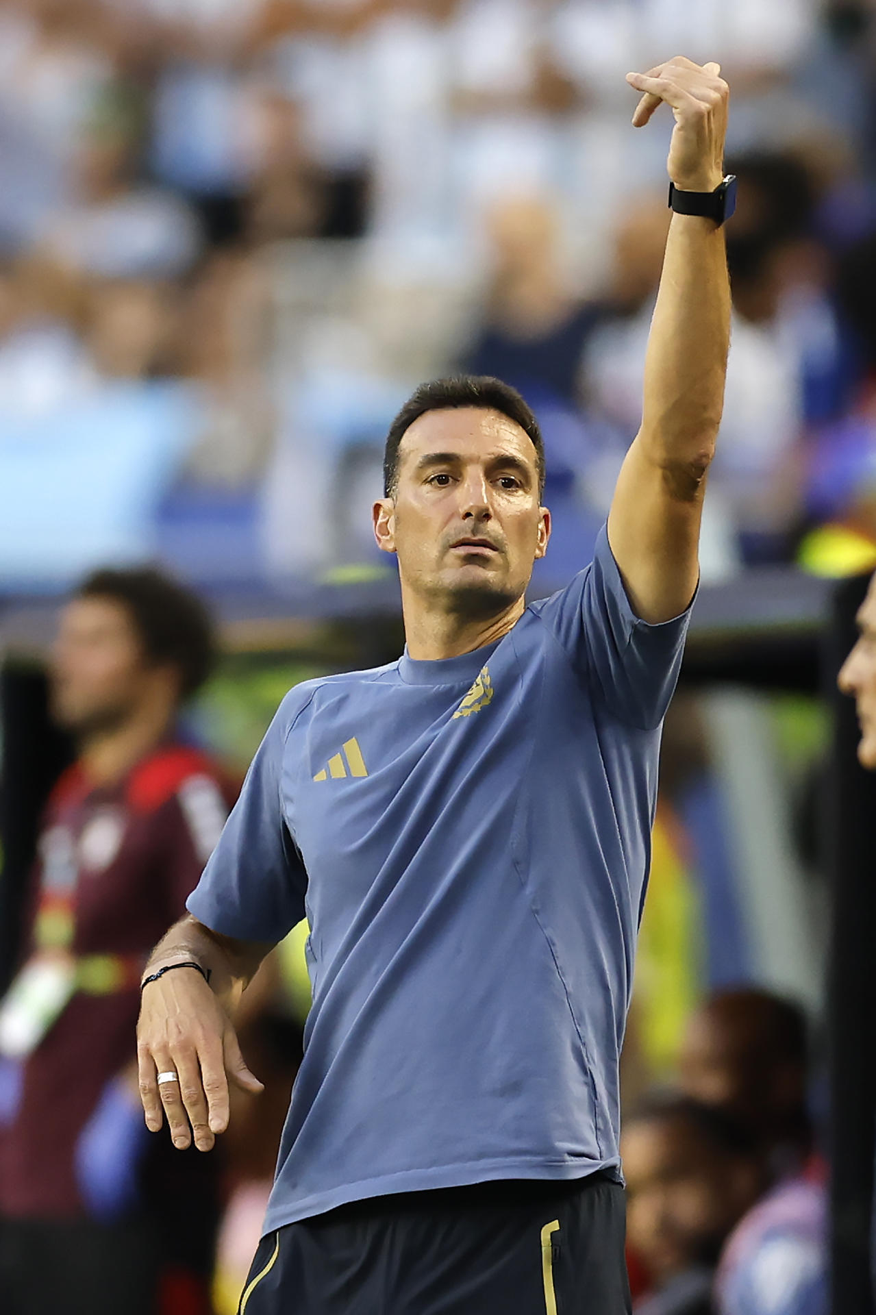 El entrenador de Argentina, Lionel Scaloni, reacciona en un partido del Mundial 2026 entre Argentina y Cabo Verde en el estadio Hard Rock en Miami (EE.UU.). EFE/ Alberto Estevez

