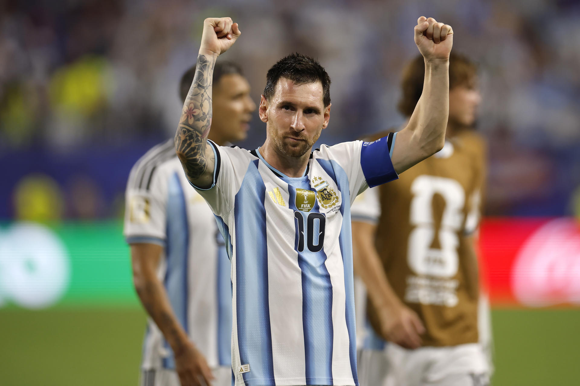Lionel Messi volvió a dejar su sello decisivo en la clasificación de Argentina este viernes en el Hard Rock de Miami a los octavos de final del Mundial. EFE/ Alberto Estevez
