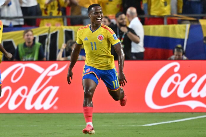 Jhon Arias, de Colombia, celebra el gol del triunfo de su selección sobre Ghana en el partido disputado este viernes, correspondiente a los dieciseisavos de final del Mundial de Estados Unidos, México y Canadá. EFE/ AMY KONTRAS
