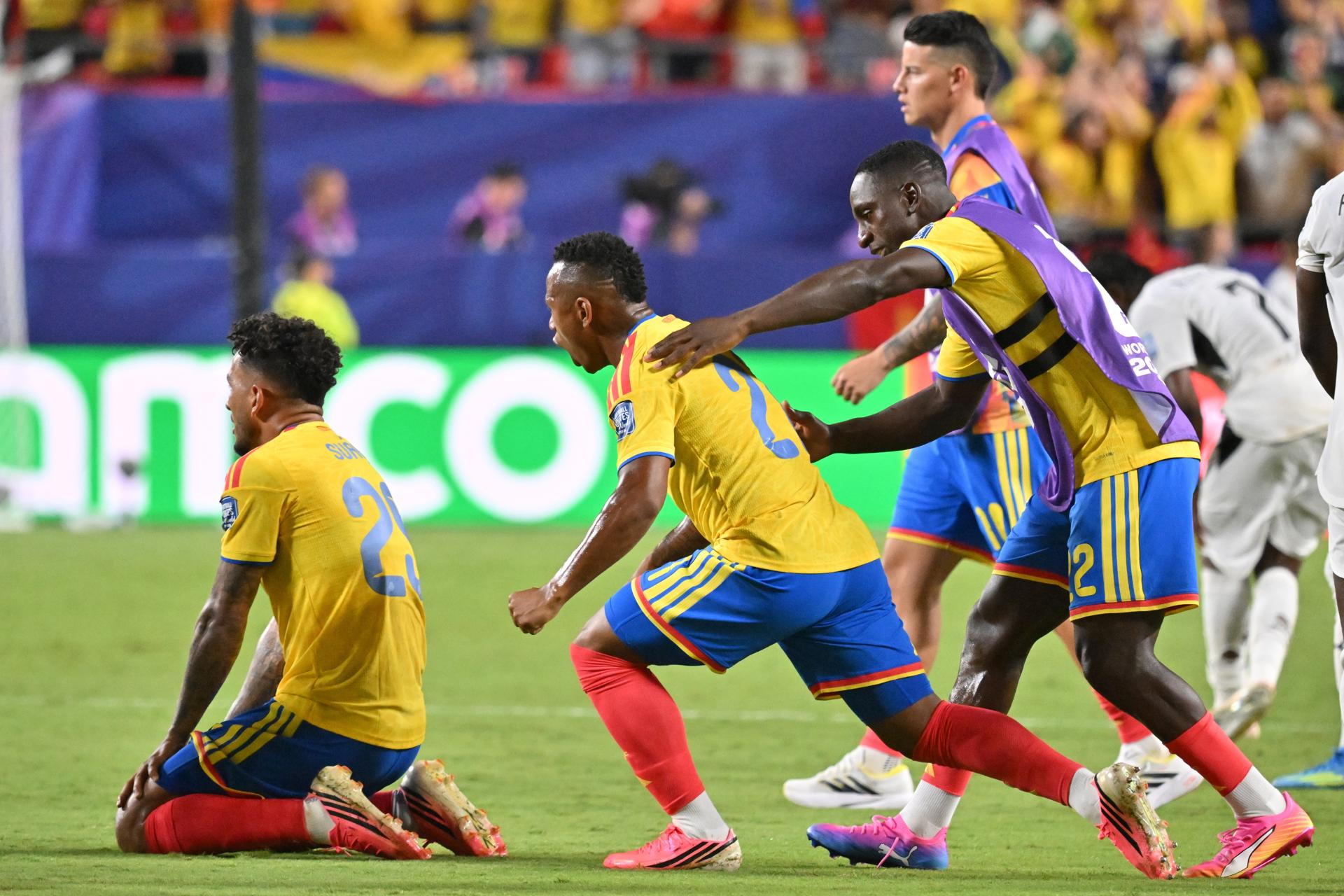 Futbolistas de Colombia celebran la clasificación a octavos de final del Mundial de Estados Unidos, México y Canadá, tras eliminar a Ghana en el partido disputado este viernes (1-0). EFE/ AMY KONTRAS
