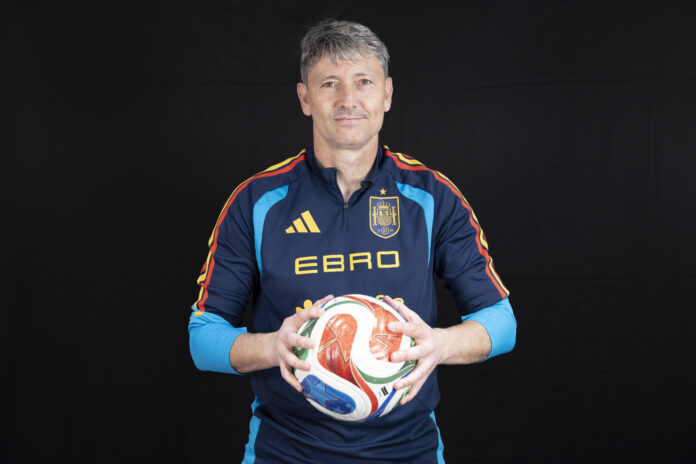 El preparador de porteros de la selección española, Miguel Ángel España, durante la entrevista con la Agencia EFE en la concentración de la selección española de fútbol en Estados Unidos. EFE/Lavandeira jr.
