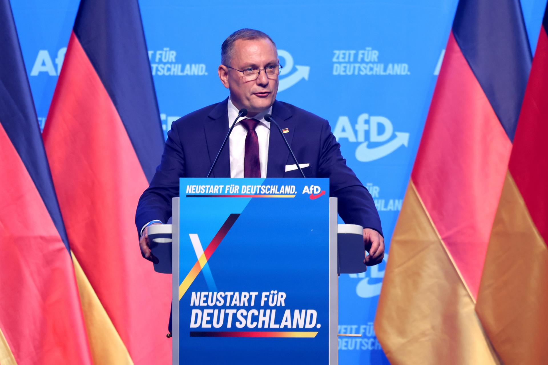 Tino Chrupalla, colíder de Alternativa para Alemania (AfD), pronuncia un discurso durante el congreso federal del partido en Erfurt, Alemania, el 4 de julio de 2026. EFE/EPA/HANNIBAL HANSCHKE
