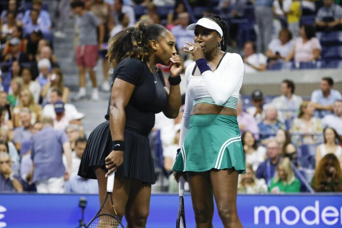 Venus y Serena Williams han anunciado su retirada del torneo de dobles de Wimbledon en foto de archivo de JASON SZENES.EFE/EPA
