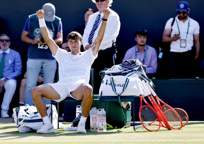 .El italiano Flavio Cobolli, noveno favorito,en dieciseisavos de final de Wimbleon..EFE/EPA/TOLGA AKMEN
