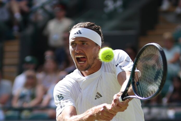 Alexander Zverev, tercer favorito, en su partido de dieciseisavos de final en el All England Club de Wimbledon, Londres, Reino Unido. EFE/EPA/ADAM VAUGHAN
