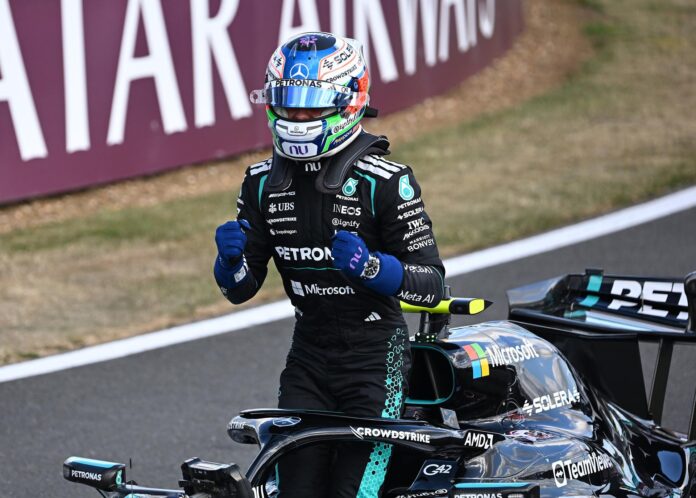 SILVERSTONE (Reino Unido), 04/07/2026.- El italiano Andrea Kimi Antonelli (Mercedes), líder del campeonato, que saldrá primero en el Gran Premio de Gran Bretaña, el noveno del Mundial de Fórmula Uno, que se disputa en el circuito de Silverstone (Inglaterra); donde antes de dominar este sábado la ventosa cronometrada principal, ganó la prueba sprint. EFE/EPA/PETER POWELL / POOL
