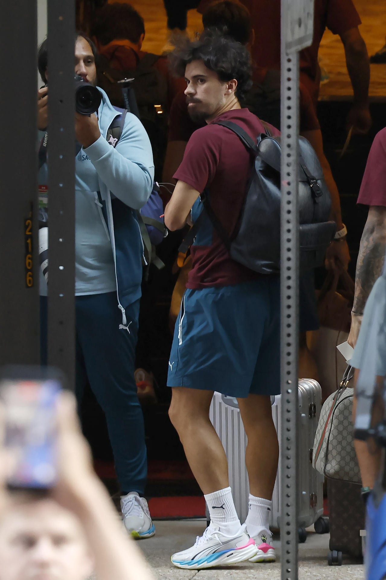 Vitinha, de Portugal, reacciona a su llegada al hotel de concentración en Dallas (Estados Unidos). EFE/ Mariscal
