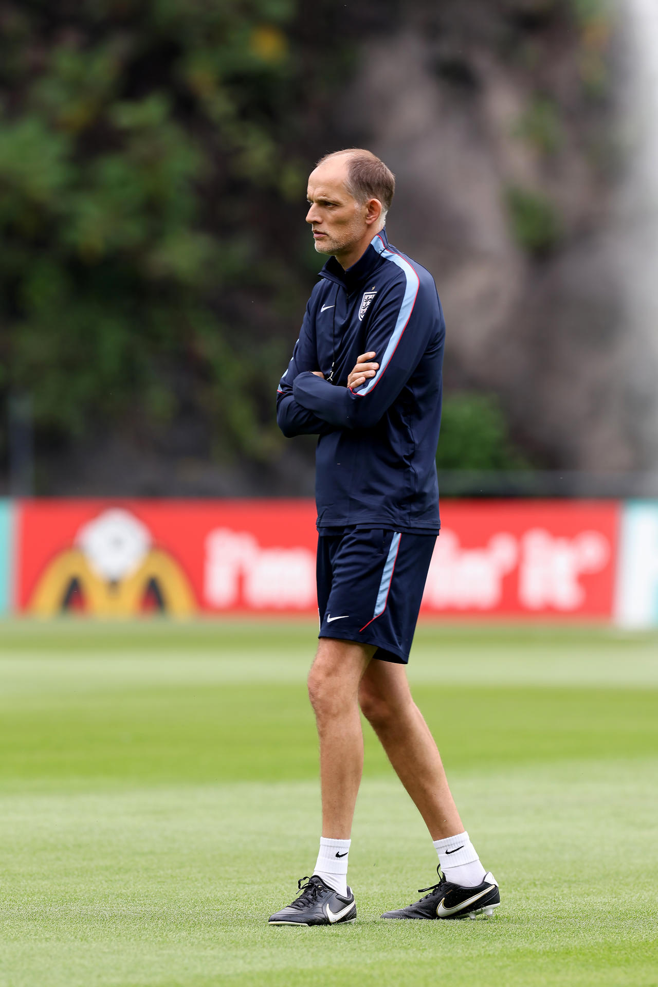 El seleccionador de Inglaterra, Thomas Tuchel, participa en un entrenamiento del equipo británico este sábado en el Club Universidad en Ciudad de México. EFE/ Alex Cruz