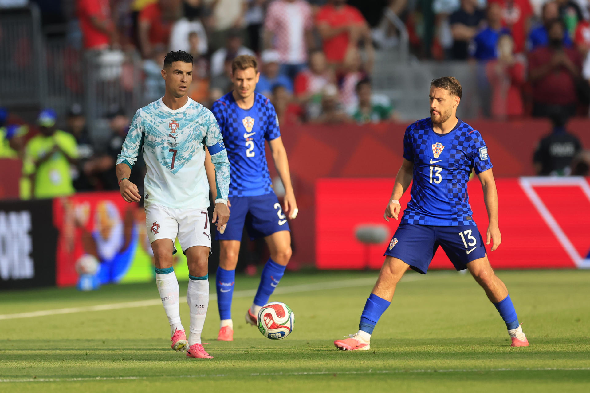 Fotografía del pasado 2 de julio, en la que puede verse al portugués Cristiano Ronaldo (i) durante el partido contra Croacia, correspondiente a los dieciseisavos de final del Mundial de la FIFA 2026. EFE/ Bienvenido Velasco
