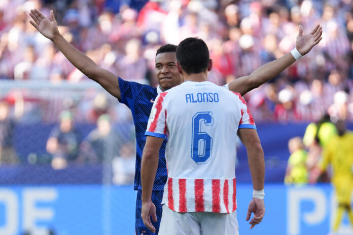 Mbappé celebra su gol a Paraguay. EFE/ Angel Colmenares
