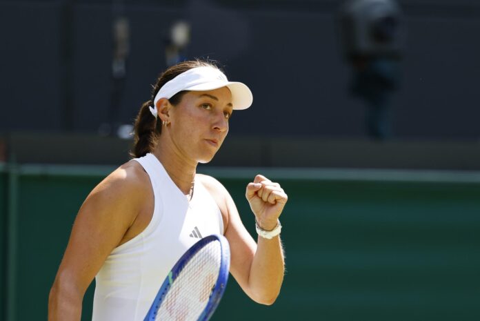 Jessica Pegula, quinta favorita, en su partido de octavos de final del torneo de Wimbledon. EFE/EPA/TOLGA AKMEN
