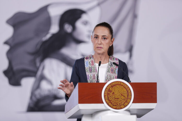 La presidenta de México, Claudia Sheinbaum, habla durante una rueda de prensa en Palacio Nacional de la Ciudad de México (México). Imagen de archivo. EFE/Isaac Esquivel
