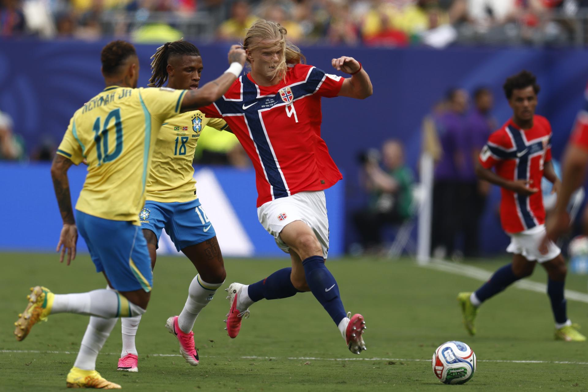 El delantero noruego Erling Haaland en acción durante el partido ante Brasil. EFE/EPA/WILL OLIVER
