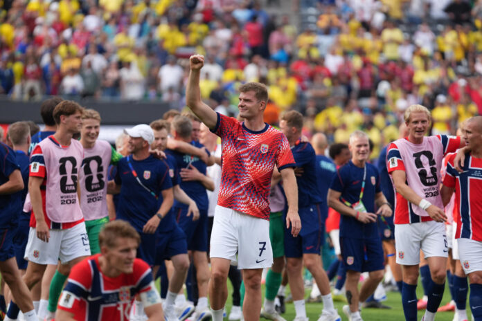 Alexander Sorloth (c), de Noruega, celebra al finalizar un partido por los octavos de final del Mundial de la FIFA 2026 entre Brasil y Noruega en el estadio MetLife en Nueva Jersey (Estados Unidos). EFE/ Angel Colmenares
