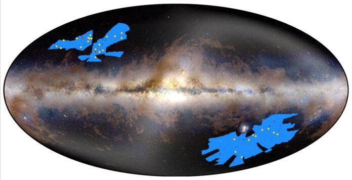 El telescopio espacial Euclid de la Agencia Espacial Europea ha logrado identificar 31 núcleos galácticos (cuásares) primitivos -cuando el Universo tenía apenas el 5 por ciento de la edad actual-, y entre ellos los dos más antiguos y distantes jamás registrados, de unos 13.000 millones de años de antigüedad. Este gráfico muestra la ubicación de los 31 cuásares recién descubiertos (puntos amarillos). Imagen: ESA/Euclid/Consorcio Euclid/NASA/Colaboración Planck
