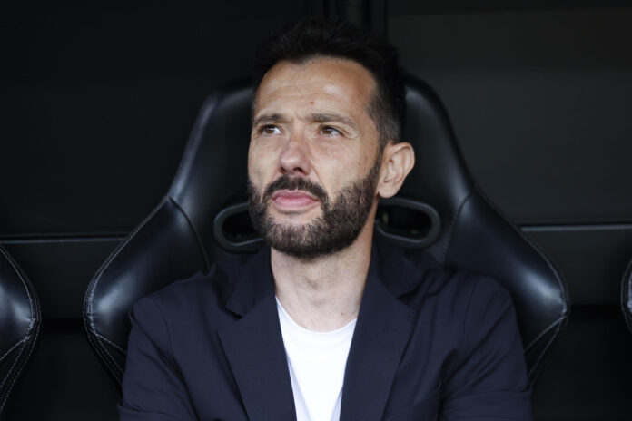 El entrenador del Valencia Carlos Corberán en una fotografía de archivo.-EFE/ Biel Aliño
