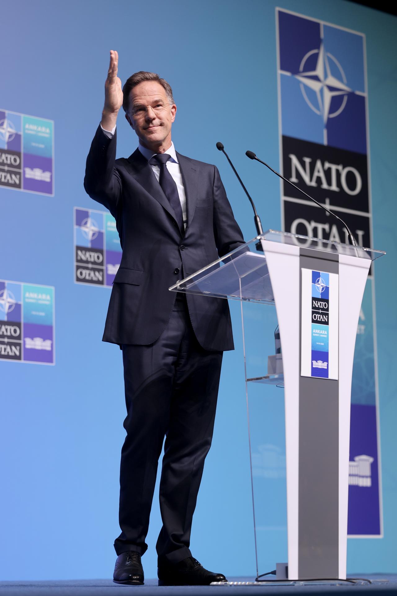 - El secretario general de la OTAN, Mark Rutte, gesticula durante la rueda de prensa previa a la cumbre de la OTAN 2026 en Ankara, Turquía, el 6 de julio de 2026. La cumbre tendrá lugar los días 7 y 8 de julio y se centrará en fortalecer la producción industrial de defensa y garantizar ayuda militar a largo plazo para Ucrania. (Turquía, Ucrania) EFE/EPA/GEORGI LICOVSKI
