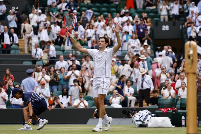 El estadounidense Taylor Fritz en octavos de final de Wimbledon. EFE/EPA/TOLGA AKMEN
