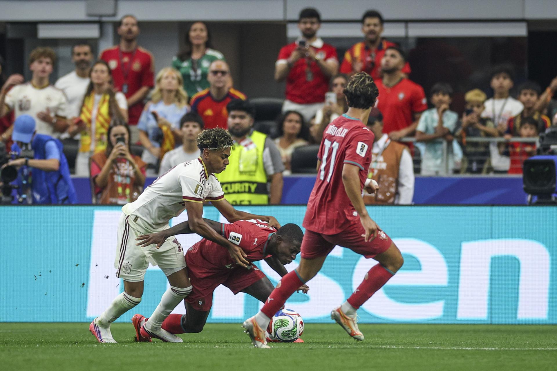 Nuno Mendes, lateral izquierdo de la selección , durante el encuentro entre España y Portugal correspondiente a los octavos de final del Mundial 2026, este lunes en Dallas.EFEEPA/MIGUEL A. LOPES